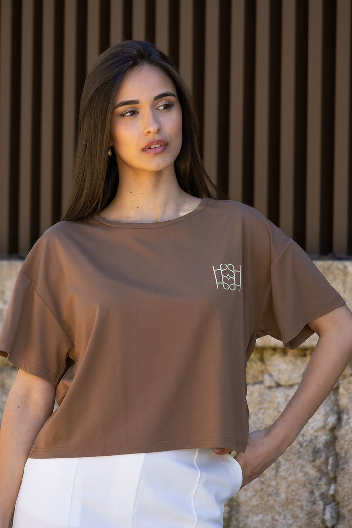 T-SHIRT CACAU COM LOGÓTIPO SAHOCO