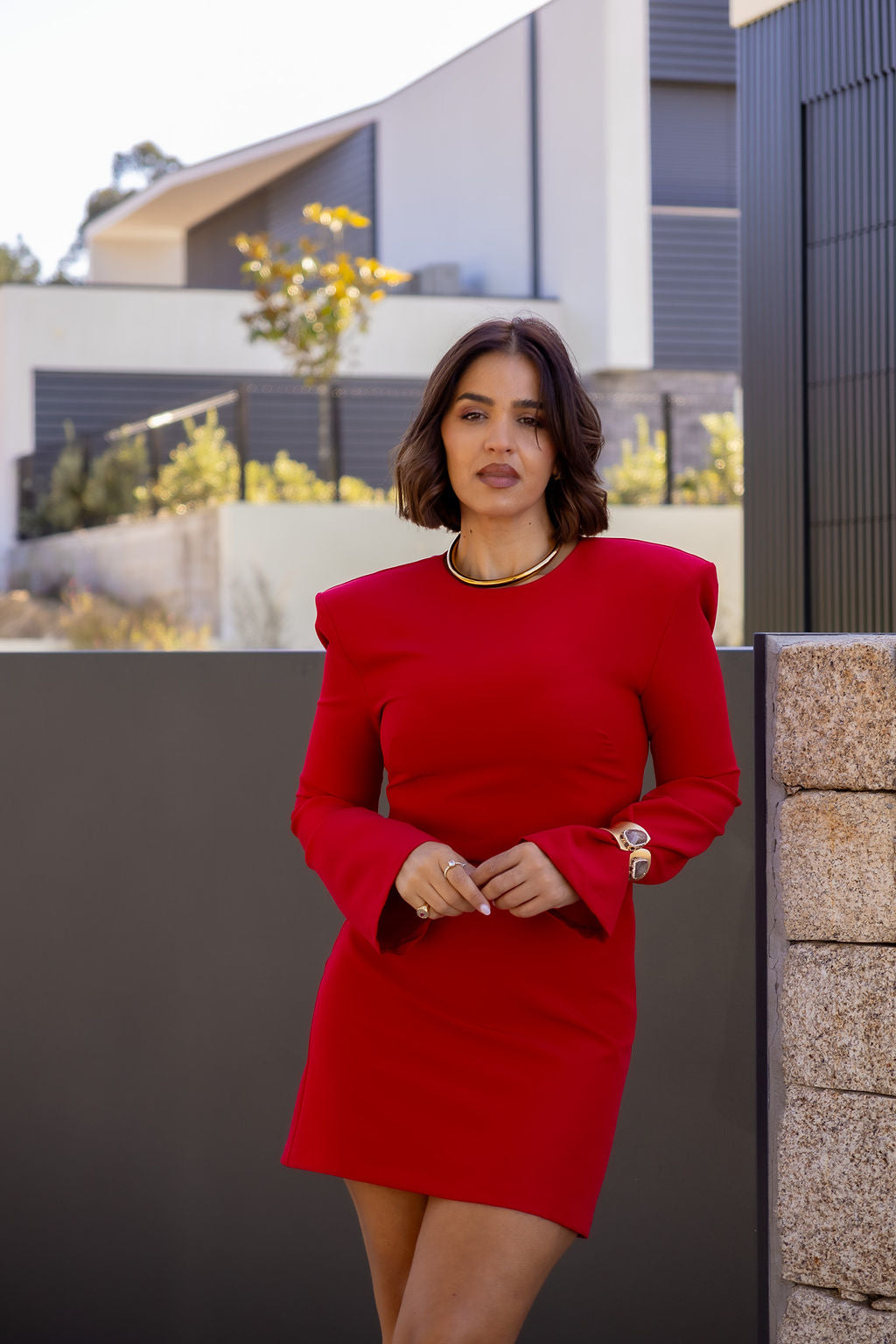 VESTIDO VERMELHO COM MANGA COMPRIDA E CORTE ACINTURADO IMPERIAL