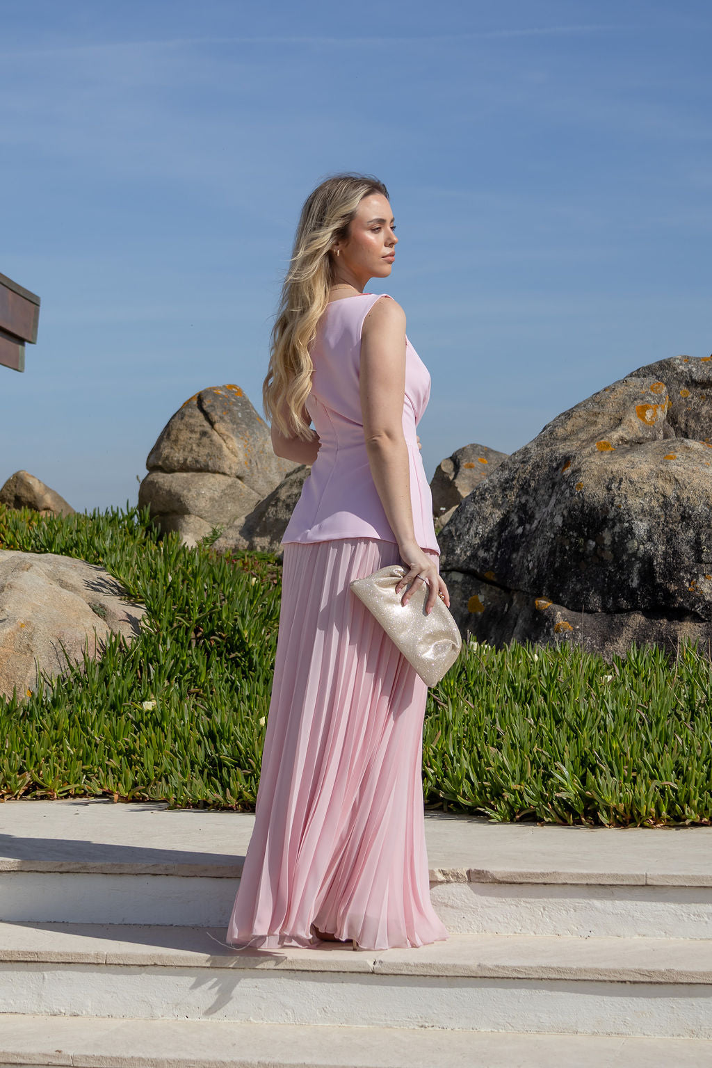 VESTIDO COMPRIDO ROSA COM SAIA PLISSADA PONTO CHIC