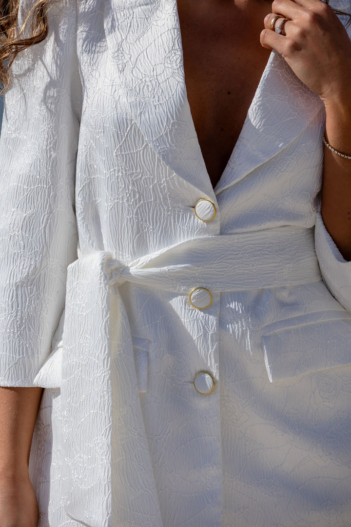 CONJUNTO BRANCO TEXTURADO COM BLAZER E CALÇA PONTO CHIC