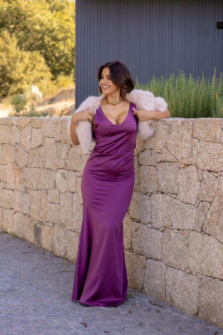 VESTIDO COMPRIDO ROXO COM DRAPEADO LATERAL RINASCIMENTO