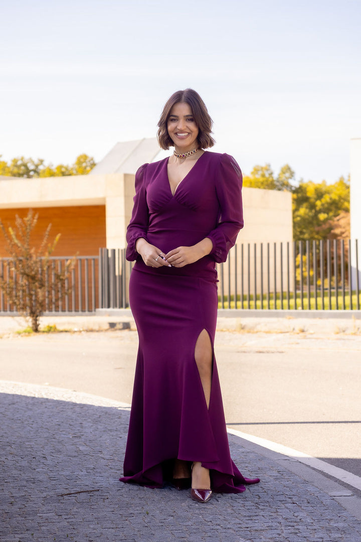 VESTIDO COMPRIDO BORDÔ COM DECOTE EM V E RACHA FRONTAL RINASCIMENTO