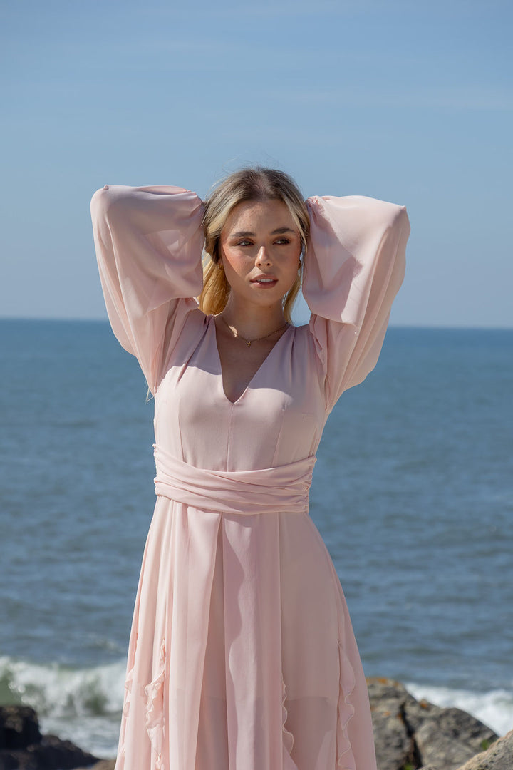 VESTIDO COMPRIDO ROSA COM FOLHOS E MANGA ABALONADA SAHOCO