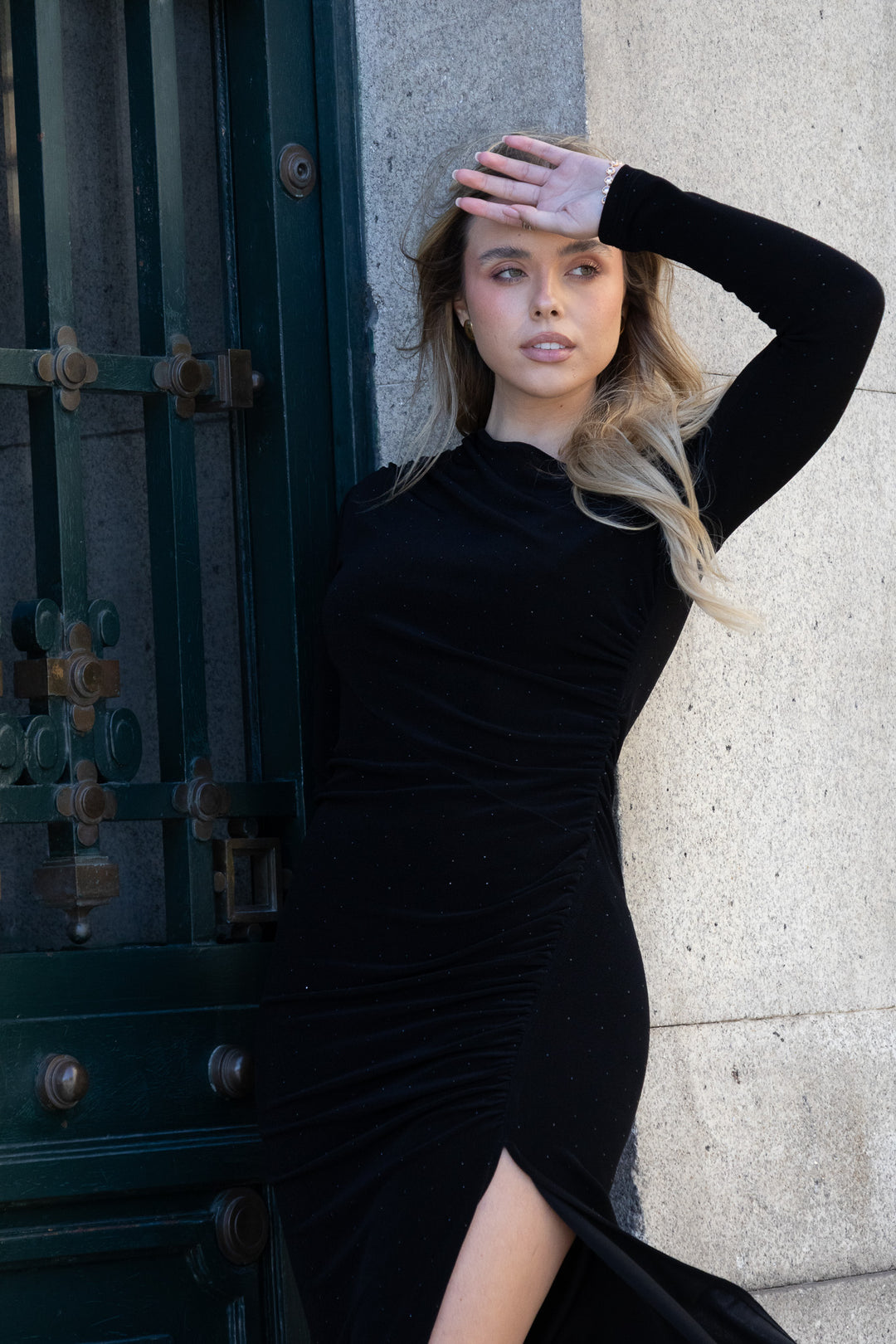 VESTIDO ASSIMÉTRICO COM MICROBRILHOS SAHOCO