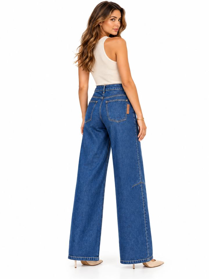 CALÇA DE GANGA AZUL COM LAVAGEM E PERNA LARGA LANÇA PERFUME