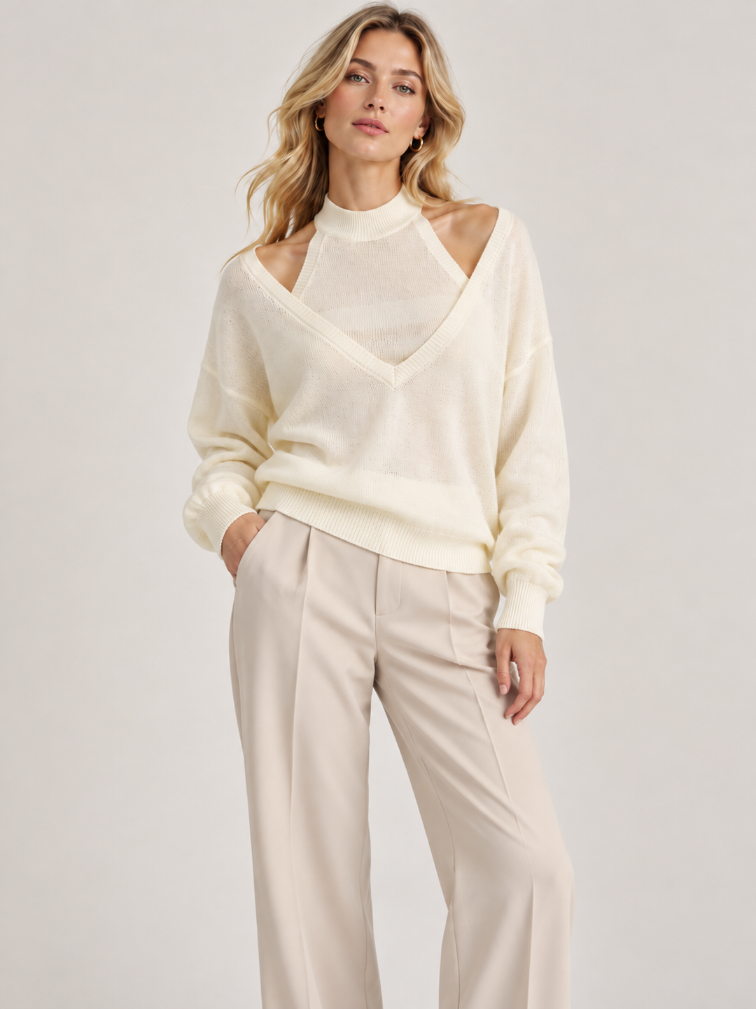 CONJUNTO DE MALHA BEGE COM CAMISOLA DE MEIA GOLA E CAMISOLA DE DECOTE EM V PONTO CHIC