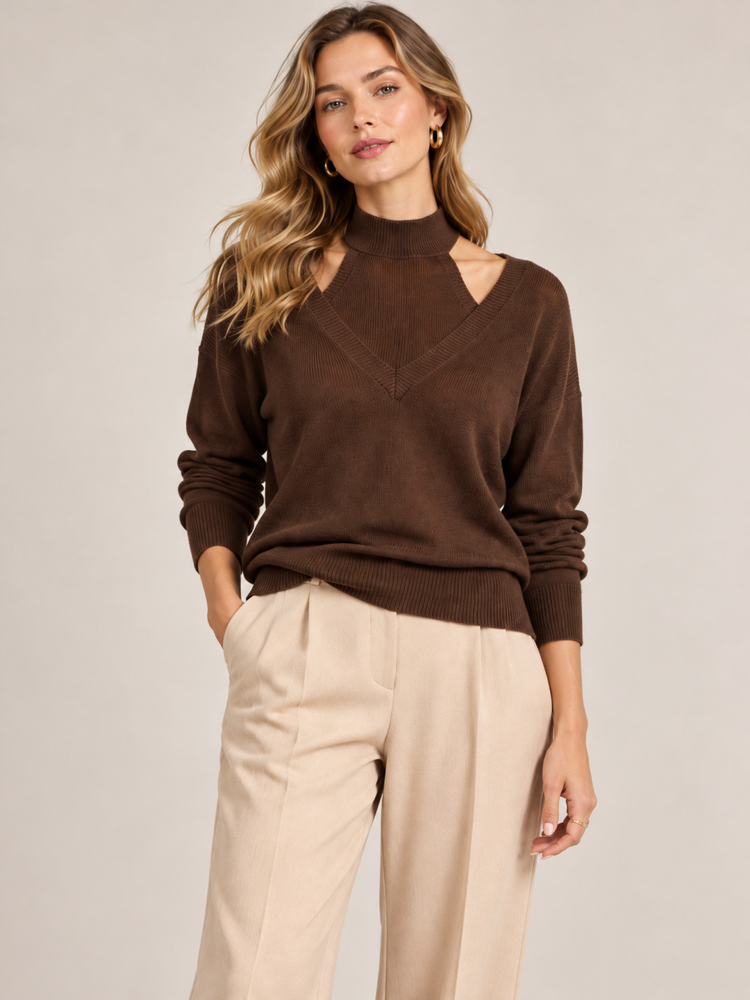 CONJUNTO DE MALHA CASTANHO COM CAMISOLA DE MEIA GOLA E CAMISOLA DE DECOTE EM V PONTO CHIC
