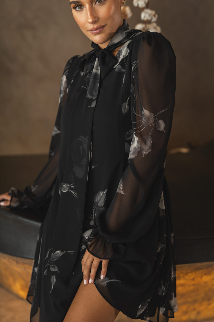 VESTIDO PRETO FLORAL COM MANGAS EM CHIFFON MISS YOU