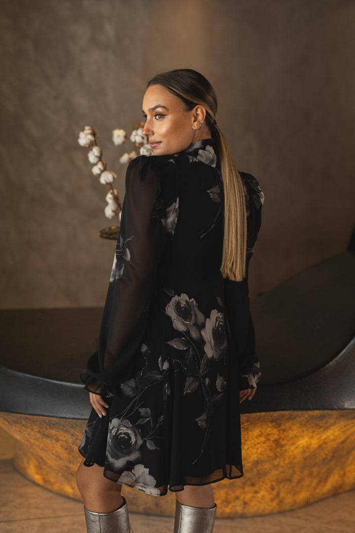 VESTIDO PRETO FLORAL COM MANGAS EM CHIFFON MISS YOU