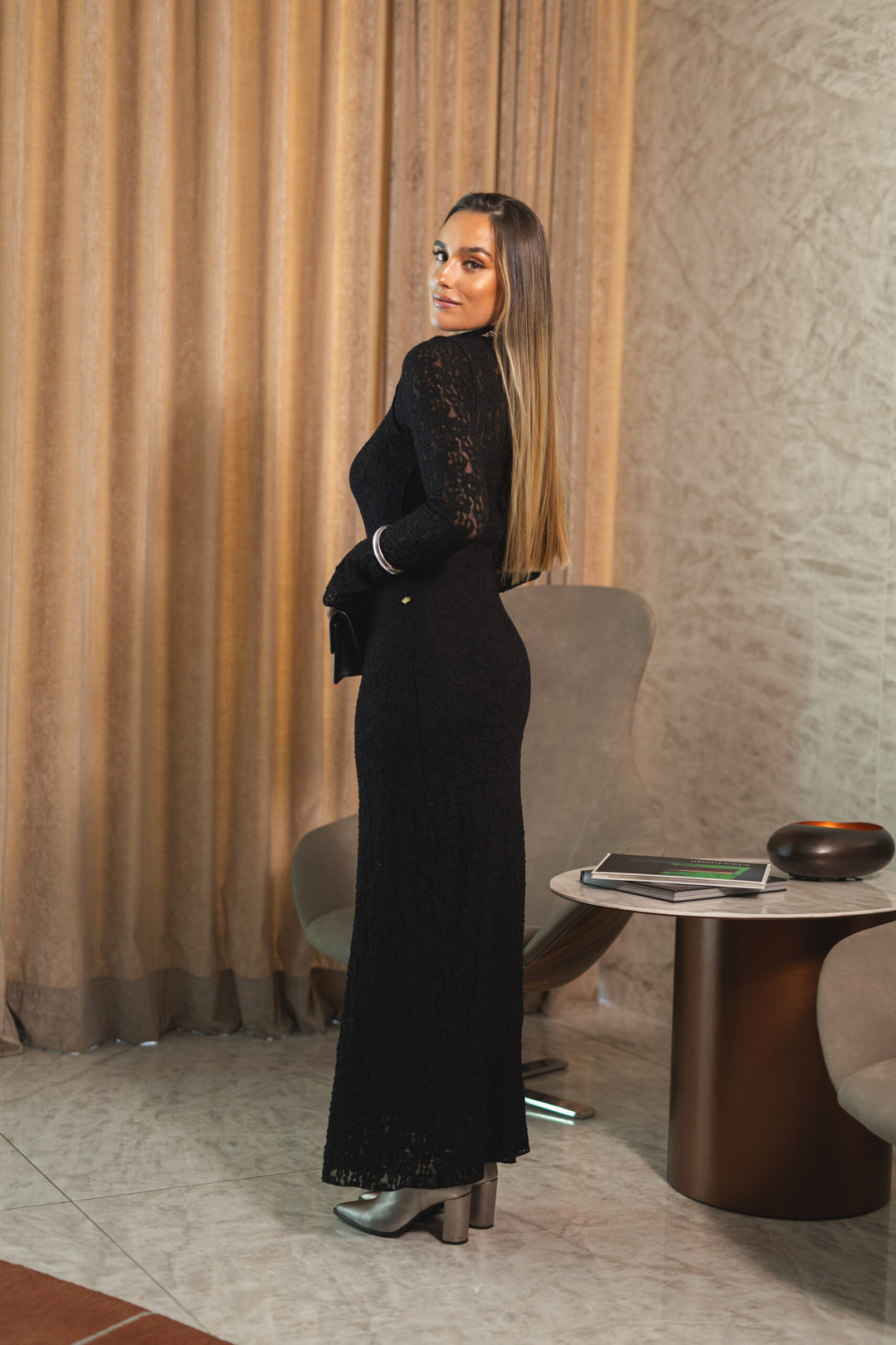 VESTIDO PRETO COMPRIDO EM RENDA MISS YOU