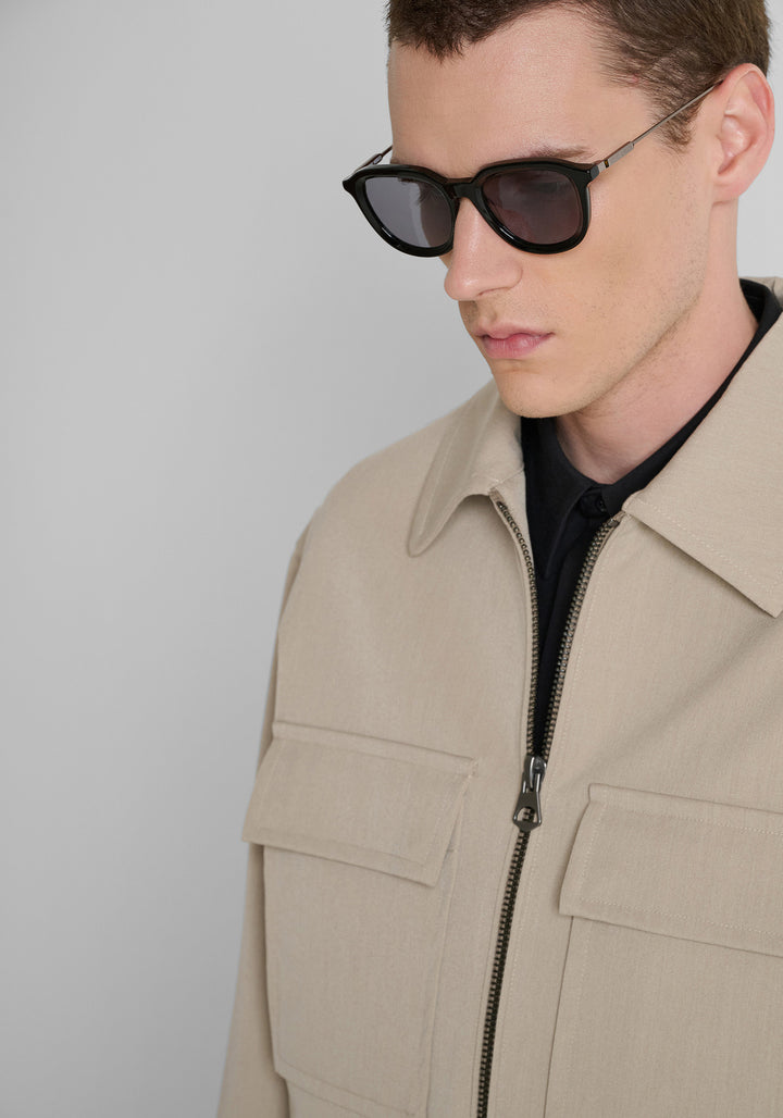 Casaco curto bege relaxed fit com placa metálica Antony Morato