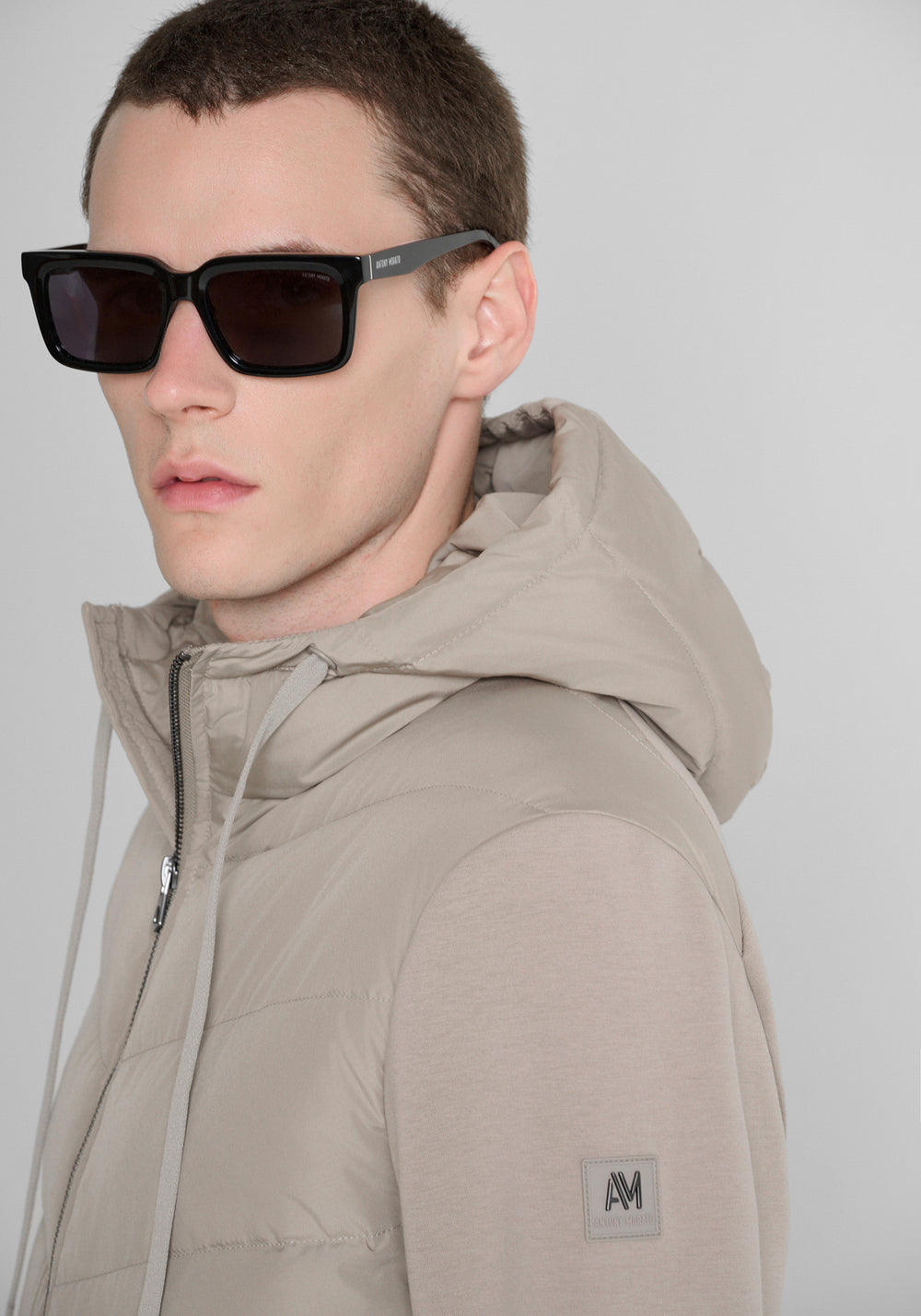 Casaco acolchoado bege slim fit com capuz Antony Morato
