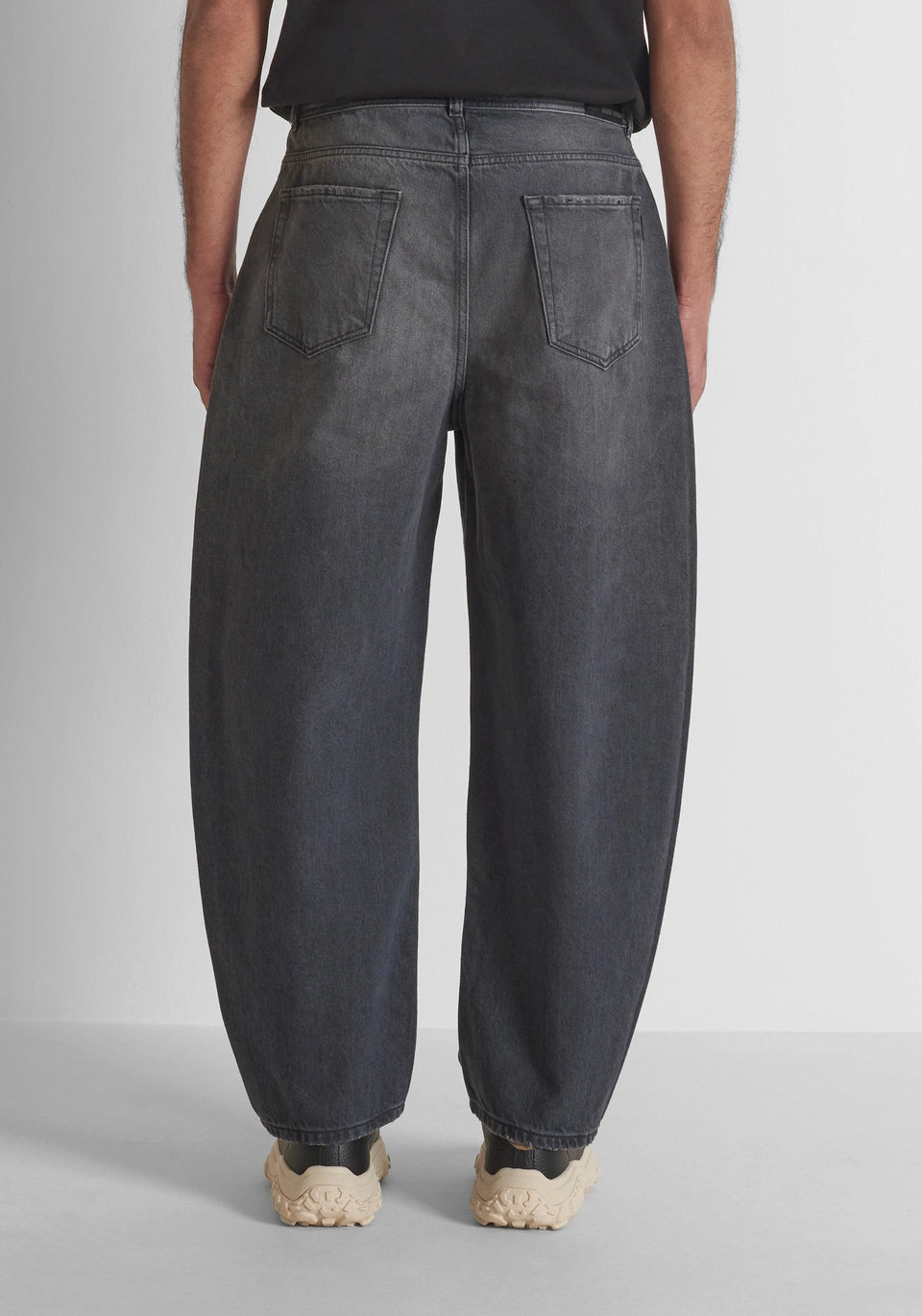 CALÇAS JEANS REED EM DENIM CINZA TINGIDO ANTONY MORATO