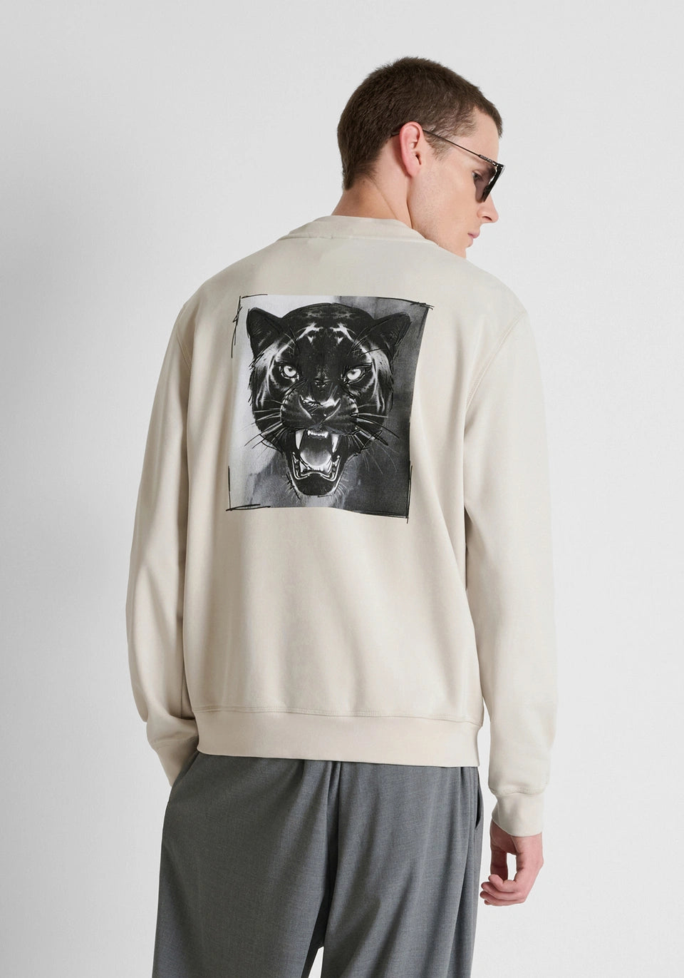 SWEATSHIRT BEGE COM ESTAMPADO NAS COSTAS ANTONY MORATO