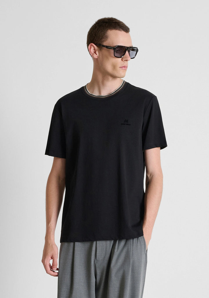 T-SHIRT PRETA COM GOLA EM CONTRASTE ANTONY MORATO