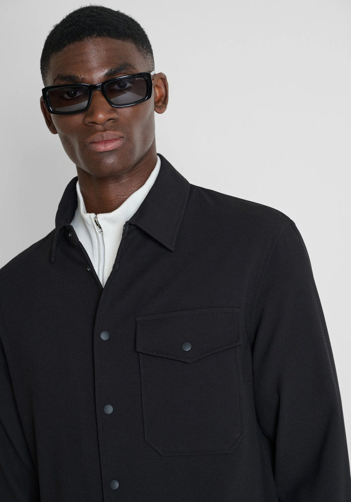SOBRECAMISA PRETA TEXTURADA COM BOLSO FRONTAL ANTONY MORATO