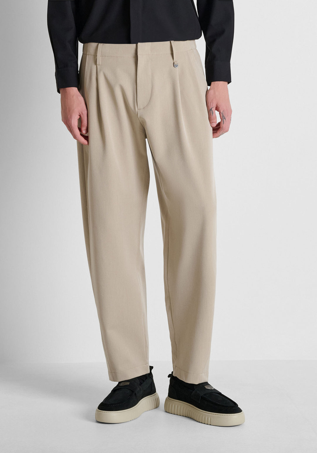 Calça bege baggy fit com pinças Antony Morato - lado