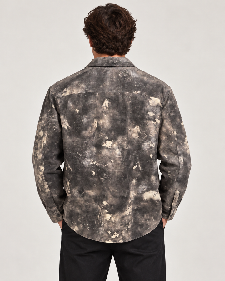 SOBRECAMISA CINZA EFEITO DESBOTADO COM PATCH BORDADO PONTO CHIC
