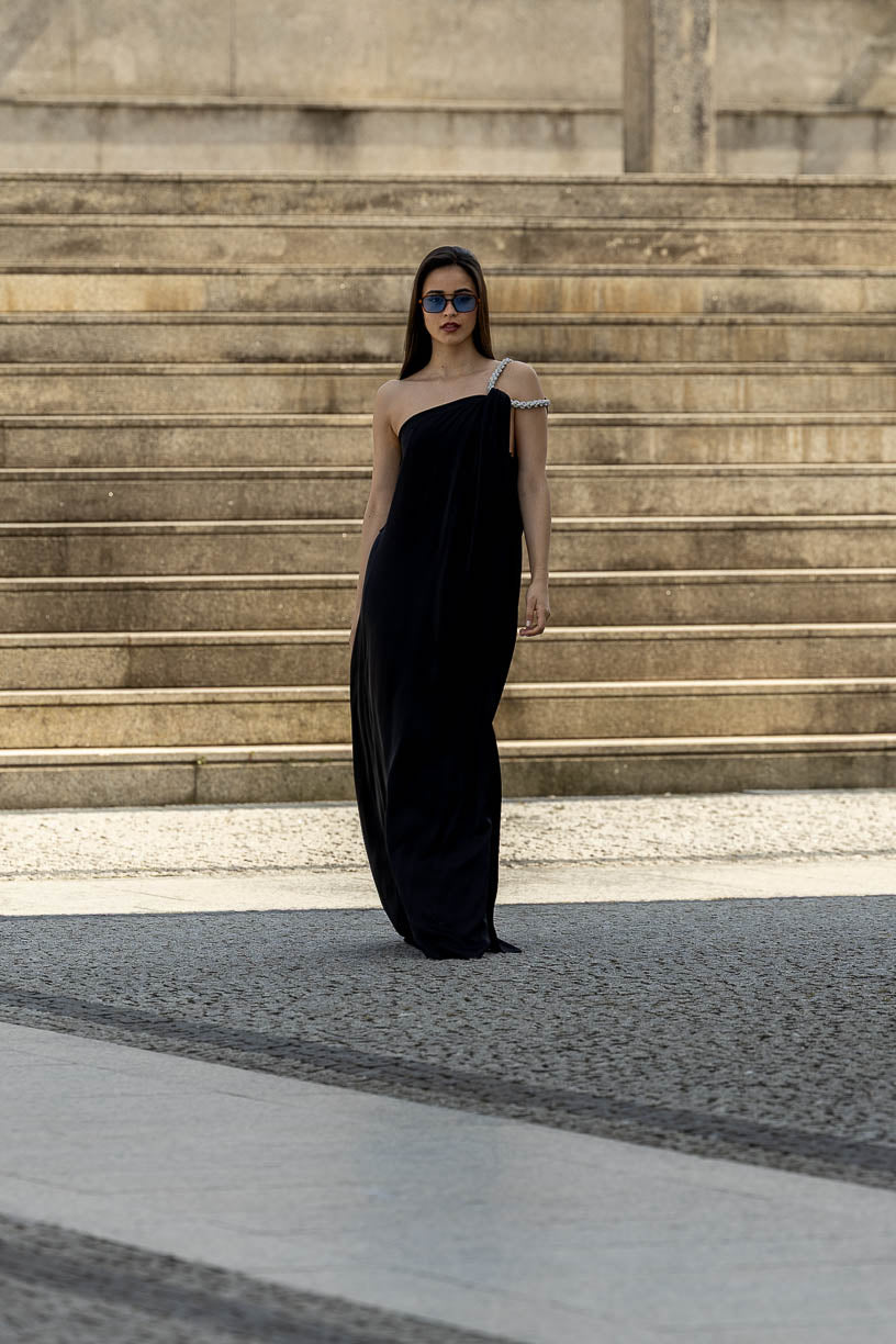 VESTIDO LONGO ACETINADO PRETO DE OMBRO EM BRILHO ELEH