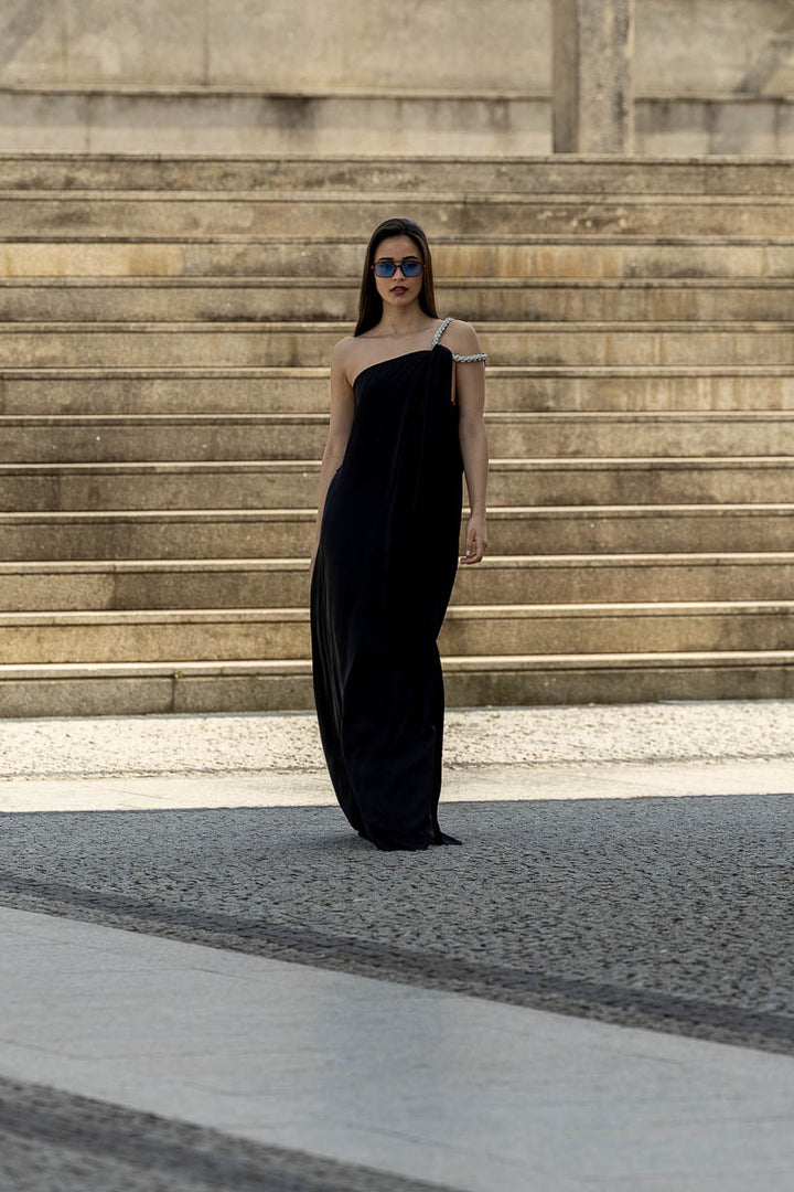 VESTIDO LONGO ACETINADO PRETO DE OMBRO EM BRILHO ELEH
