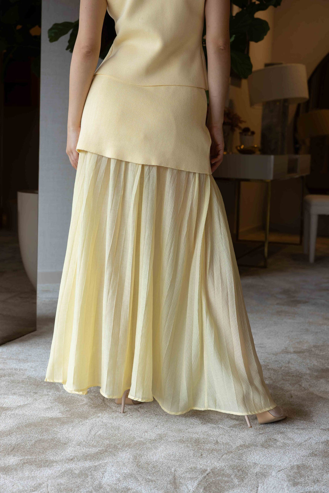 CONJUNTO AMARELO COLETE E SAIA