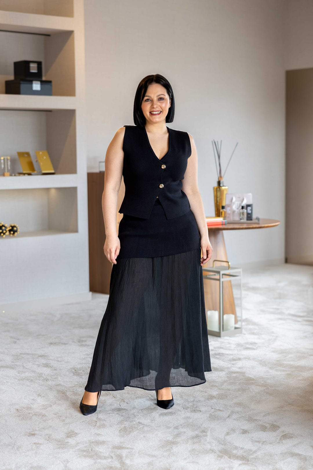 CONJUNTO PRETO COLETE E SAIA