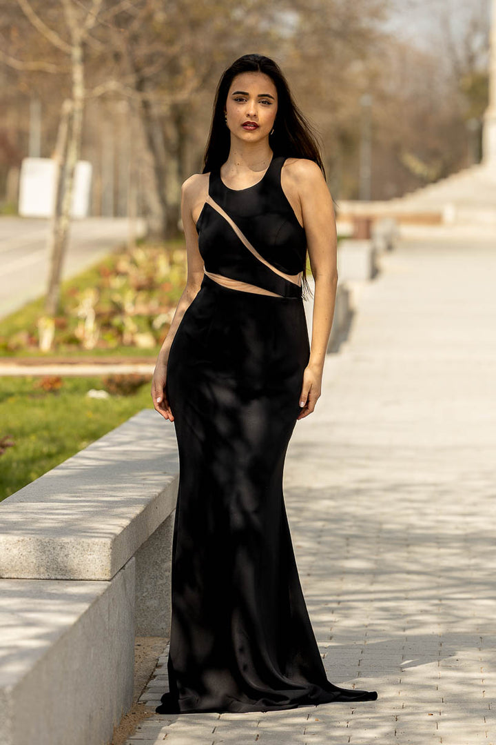 VESTIDO PRETO COM TRANSPARÊNCIA NO SECRETS