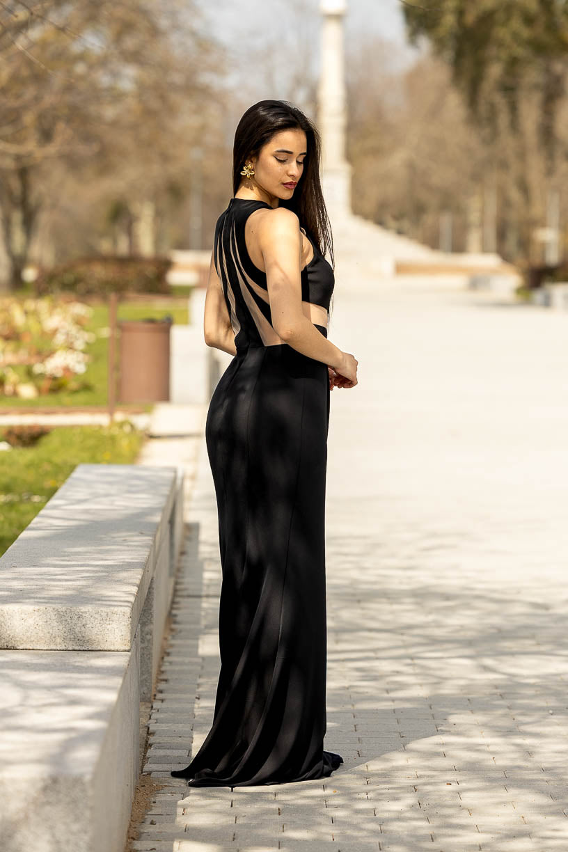 VESTIDO PRETO COM TRANSPARÊNCIA NO SECRETS