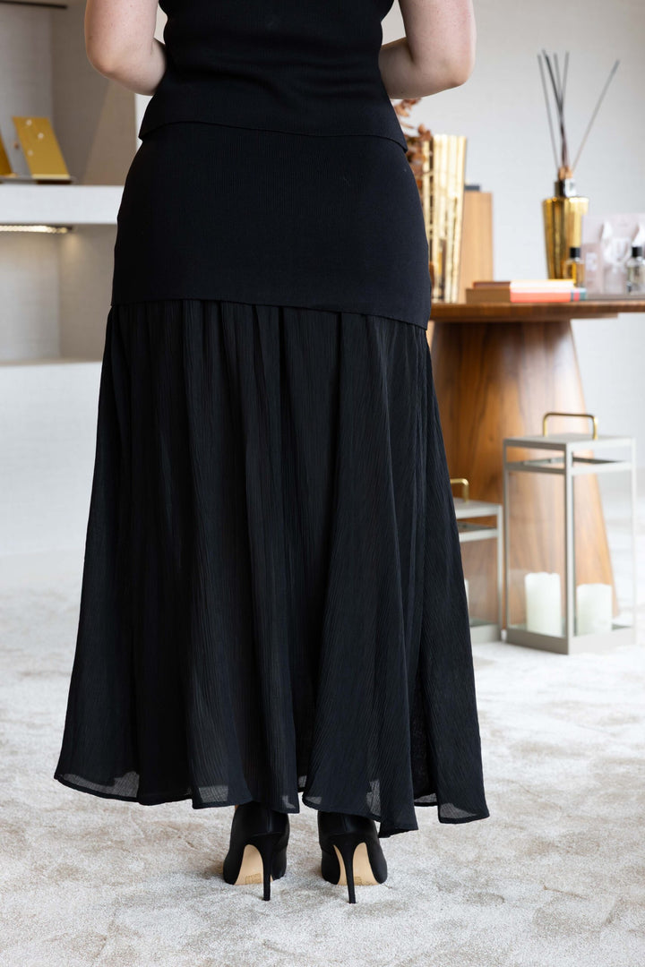 CONJUNTO PRETO COLETE E SAIA