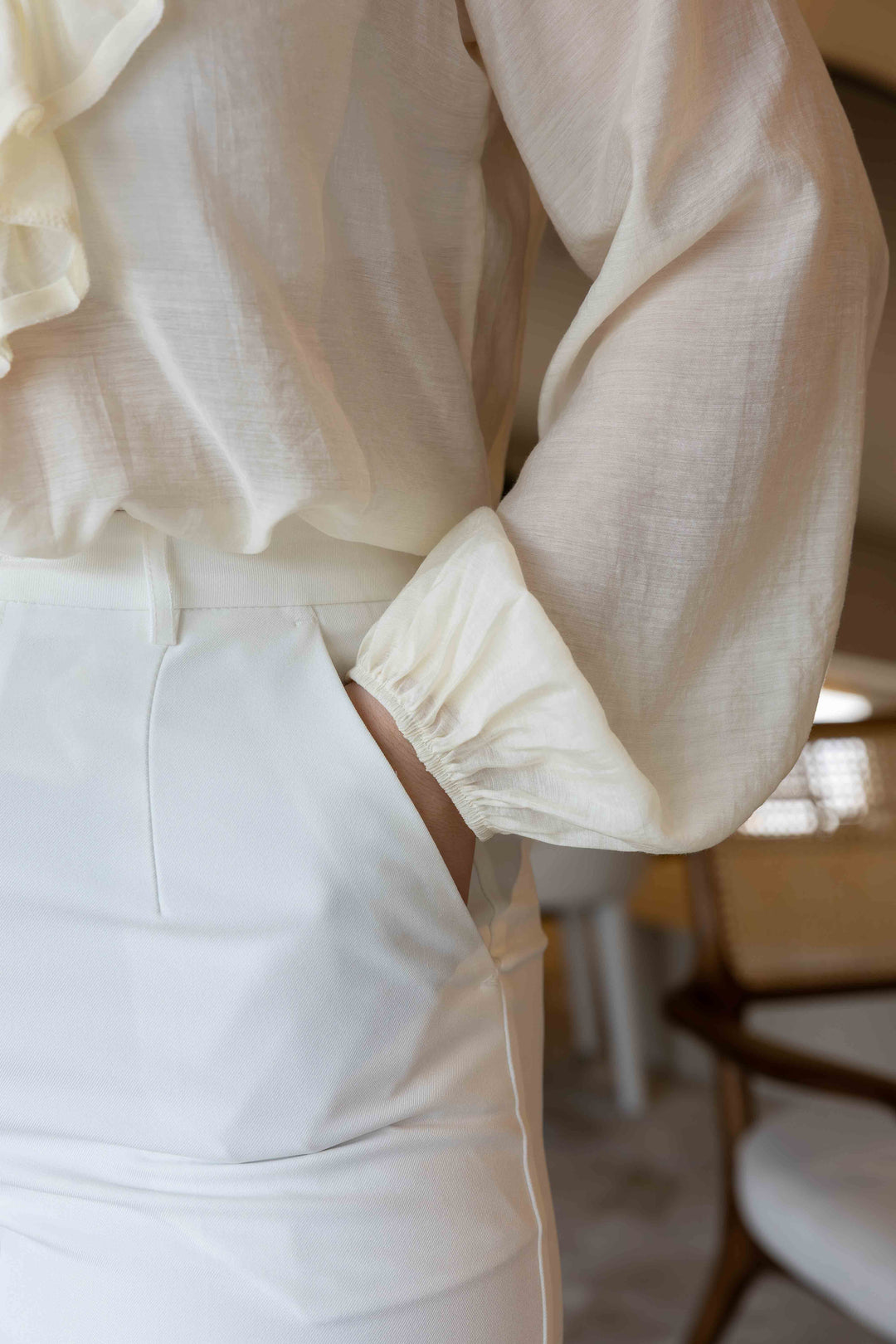 BLUSA AMARELA COM FOLHO PONTO CHIC