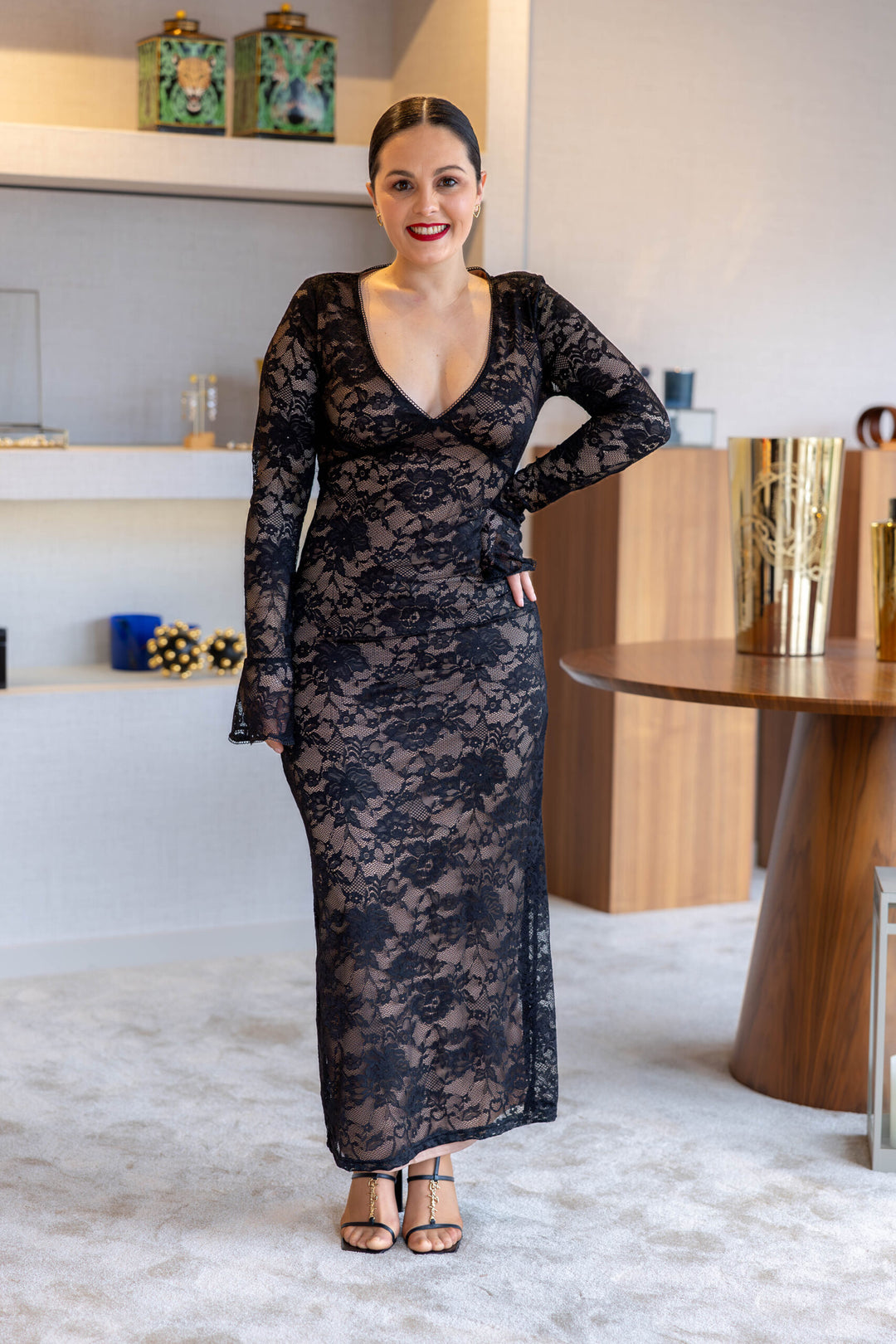 VESTIDO DE RENDA COM FLORES PONTO CHIC