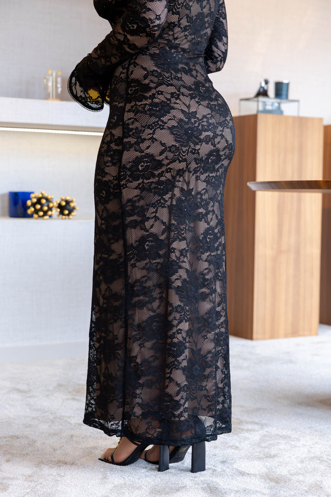 VESTIDO DE RENDA COM FLORES PONTO CHIC