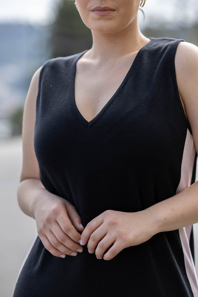 VESTIDO PRETO COM CONTRASTE RUGA