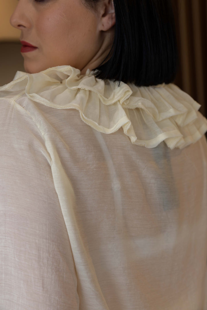 BLUSA AMARELA COM FOLHO PONTO CHIC