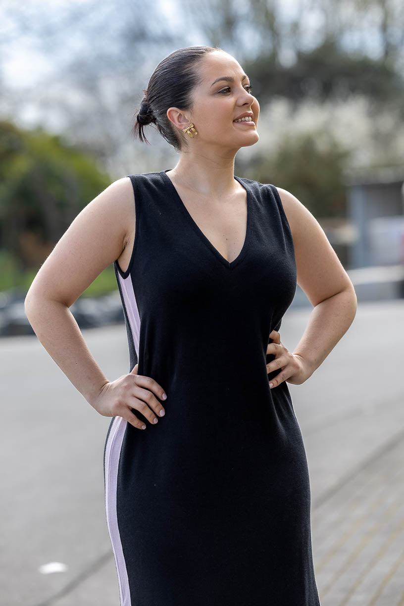 VESTIDO PRETO COM CONTRASTE RUGA