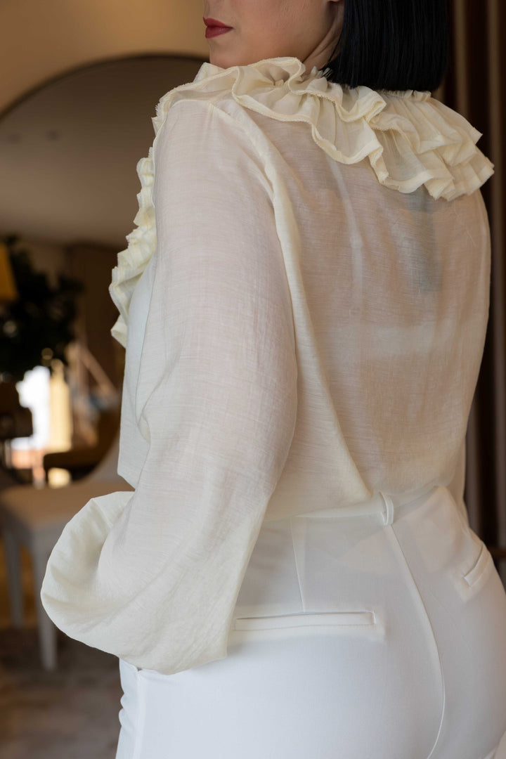 BLUSA AMARELA COM FOLHO PONTO CHIC