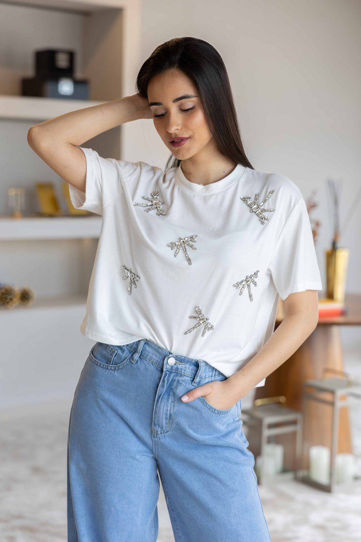 T-SHIRT BRANCA COM PEDRAS PONTO CHIC