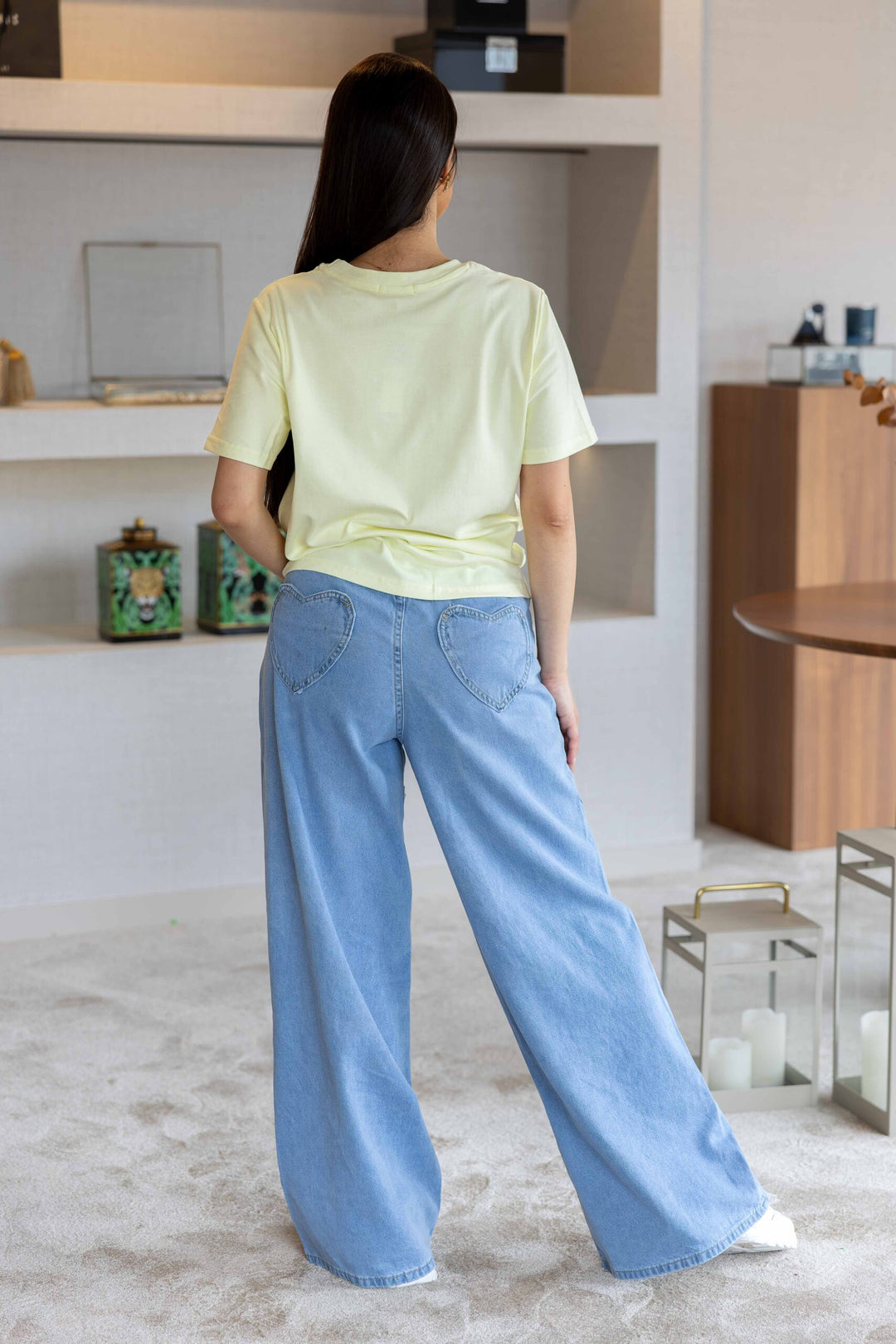 T-SHIRT AMARELA COM BORDADO PONTO CHIC