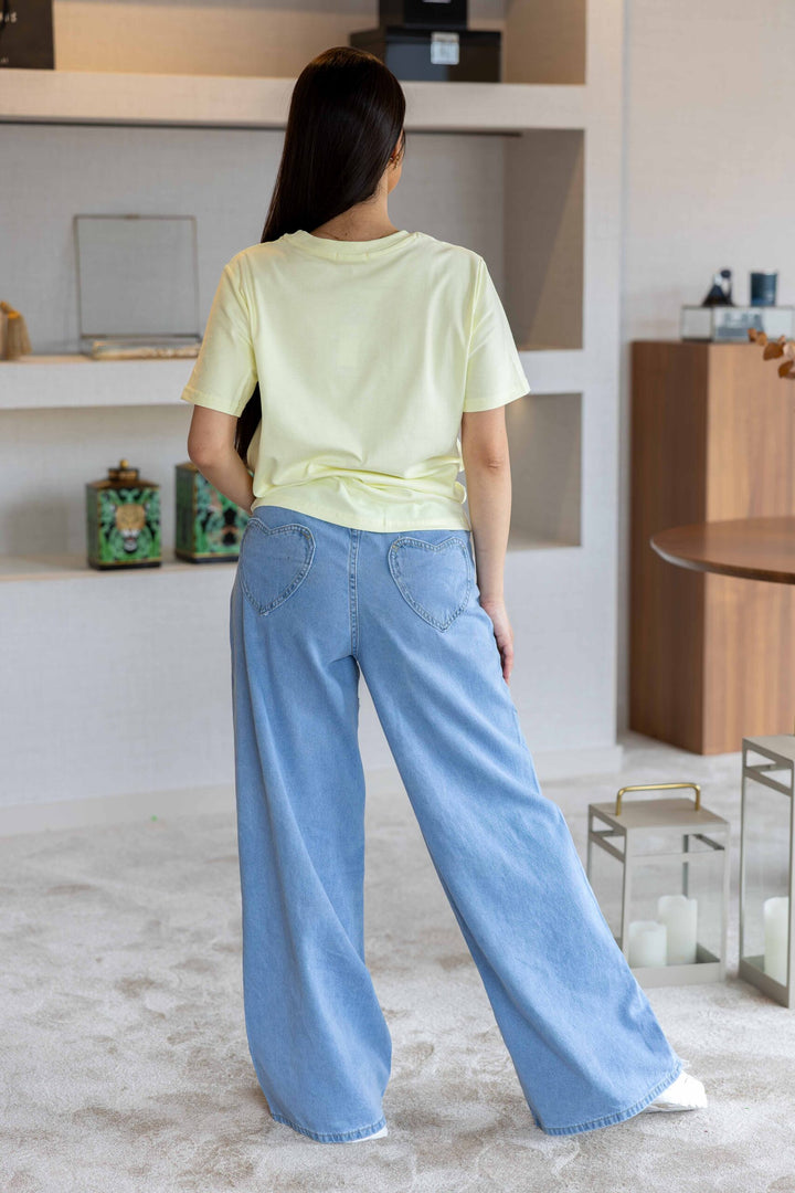 T-SHIRT AMARELA COM BORDADO PONTO CHIC