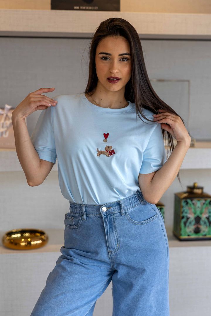 T-SHIRT AZUL COM BORDADO PONTO CHIC