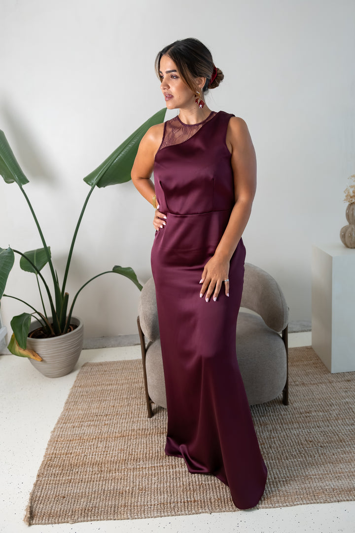 VESTIDO COMPRIDO BORDÔ COM RENDA RINASCIMENTO