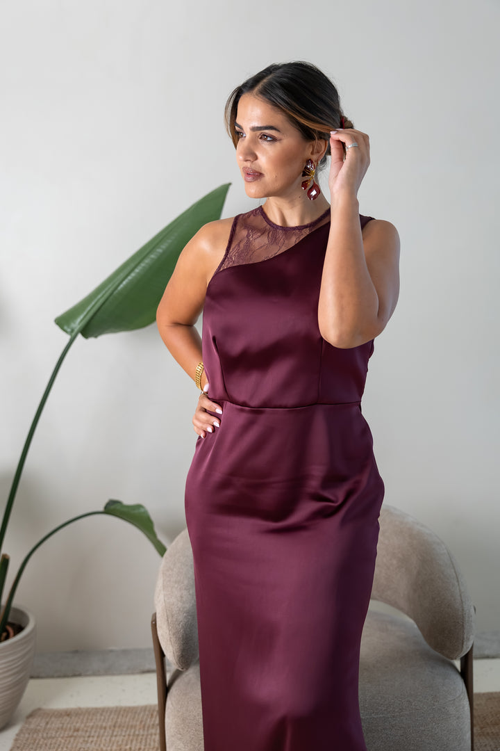 VESTIDO COMPRIDO BORDÔ COM RENDA RINASCIMENTO