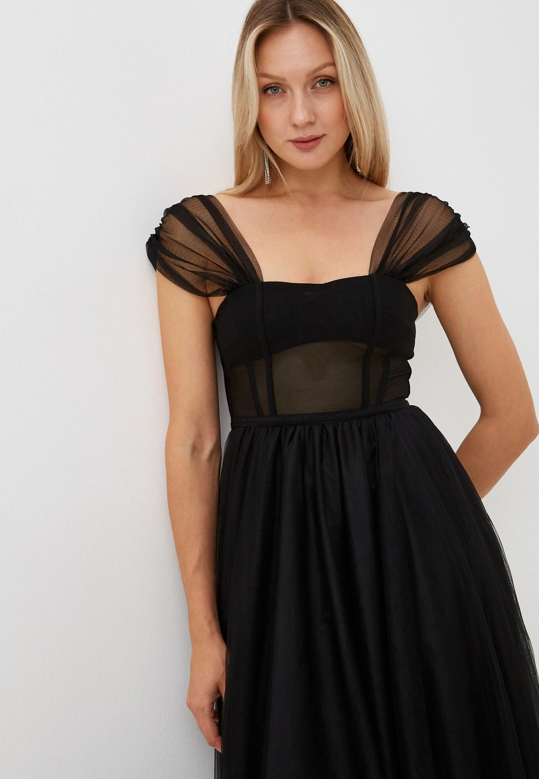 VESTIDO PRETO COMPRIDO EM TULE COM ALÇAS IMPERIAL