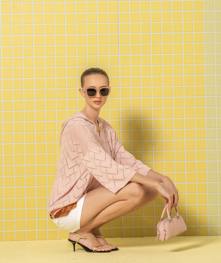 CAMISOLA ROSA COM CAPUZ EM MALHA RENDADA RUGA