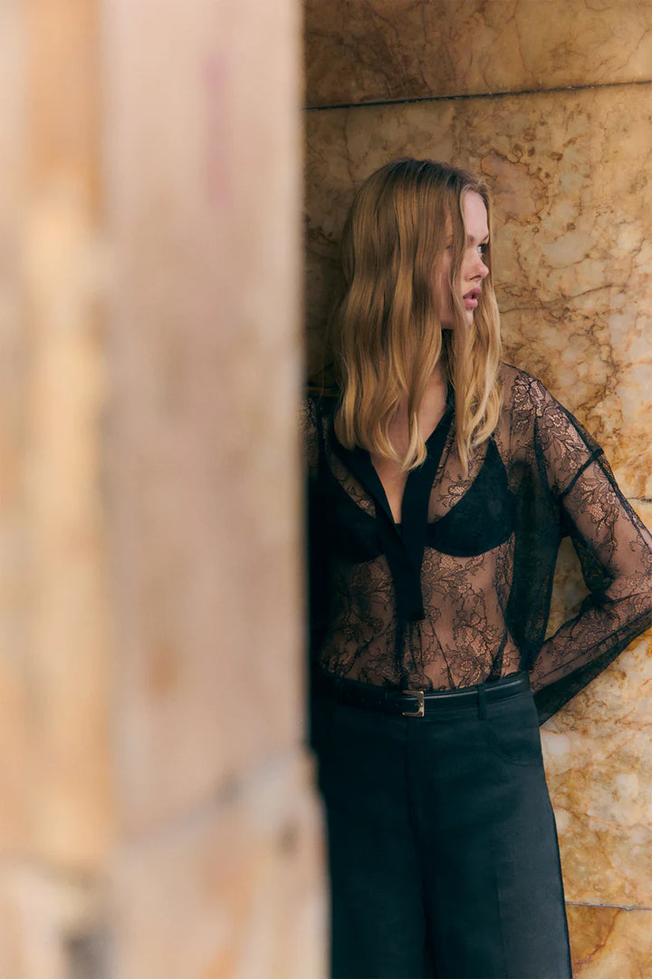 BLUSA PRETA RENDADA SEMICOUTURE