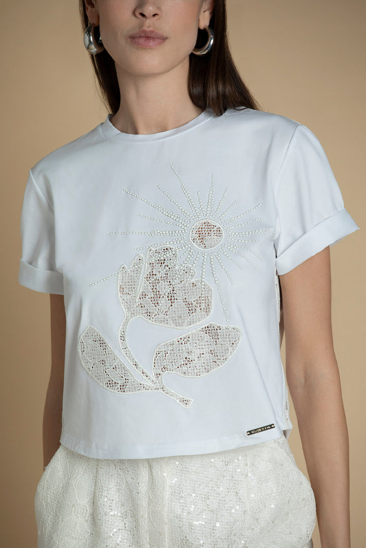 T-SHIRT BRANCA COM RENDA SAHOCO