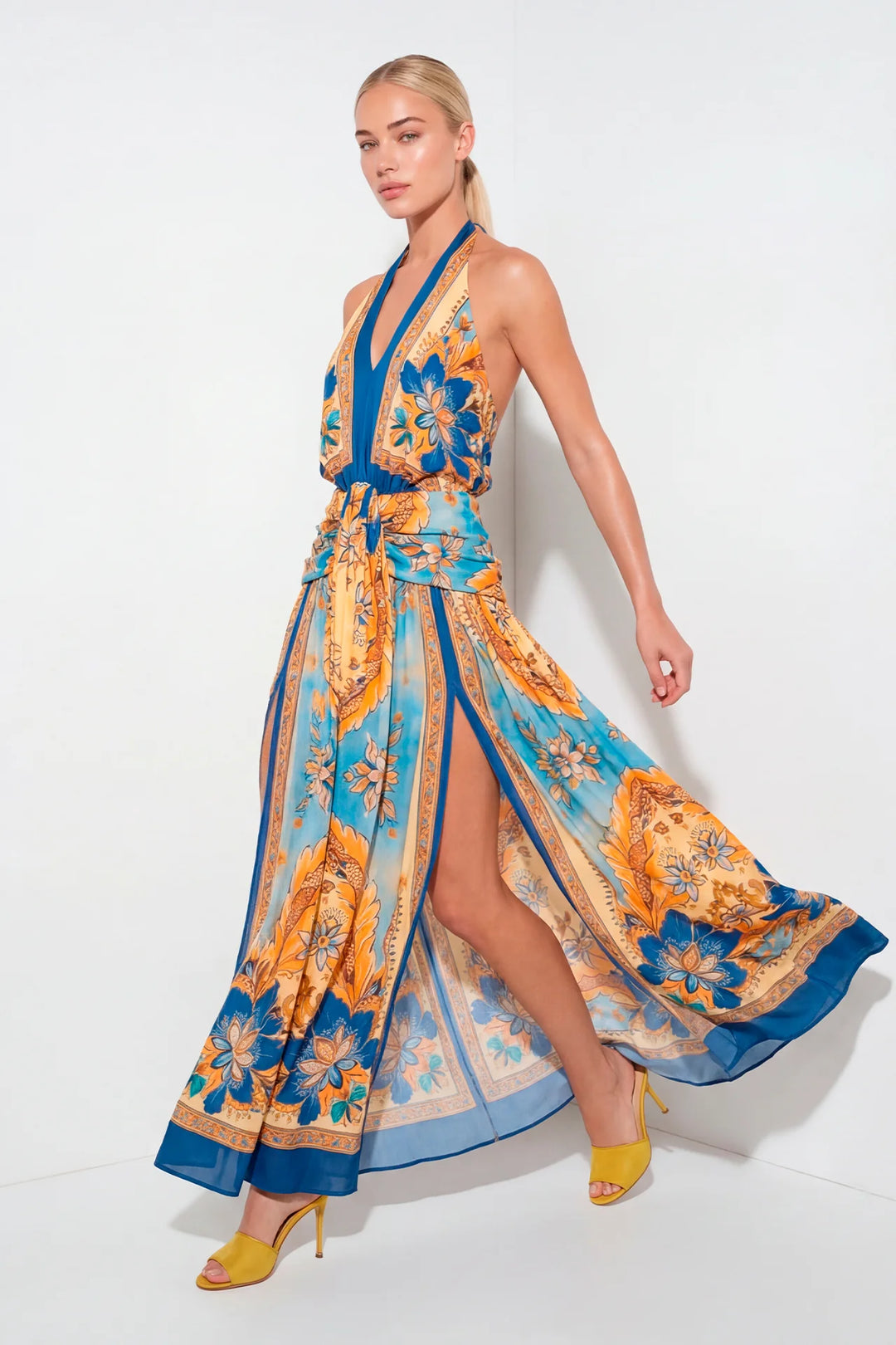 VESTIDO COM DECOTE HALTER ESTAMPADO SAHOCO