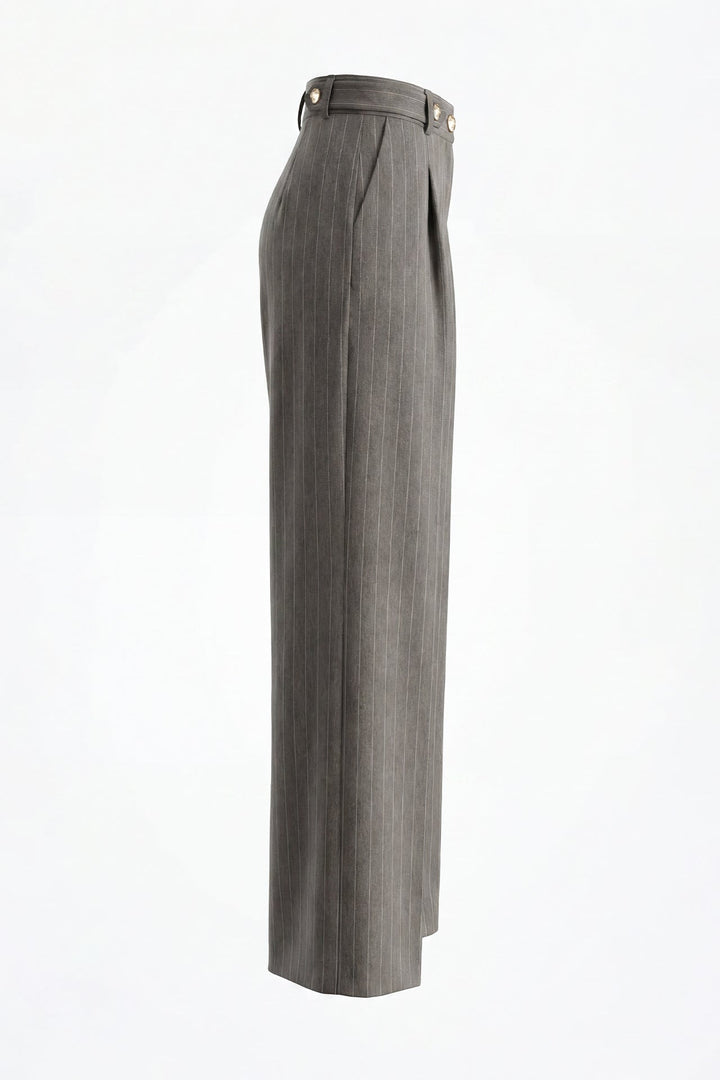 CALÇA CASTANHA ÀS RISCAS DE PERNA LARGA COM PREGAS SAHOCO