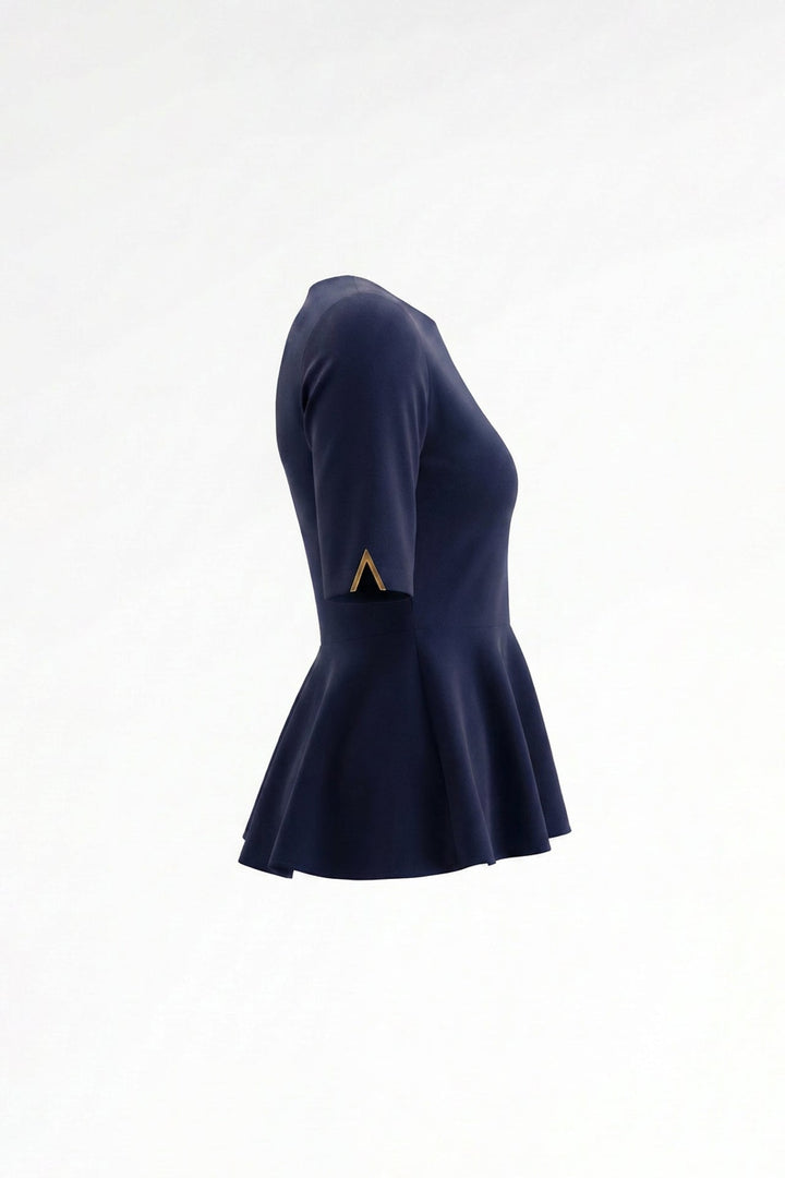 TOP AZUL COM FOLHO NA CINTURA E DETALHES METÁLICOS SAHOCO
