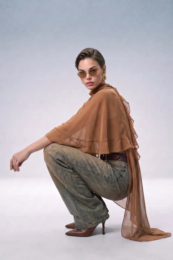 BLUSA CAPA CAMEL ASSIMÉTRICA COM GOLA ALTA SAHOCO